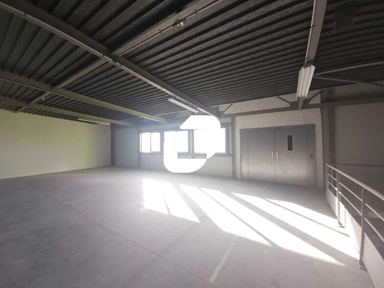 Local d’activités dans Morangis à louer - Photo de l’immeuble – Image 2 sur 16