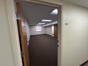 1818 Industrial Rd, Las Vegas, NV à louer Photo intérieure– Image 1 sur 2