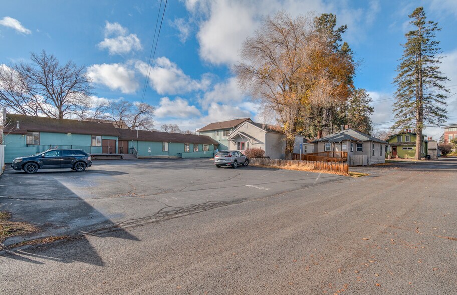 612 NW Hill St, Bend, OR à louer - Photo de l’immeuble – Image 3 sur 10