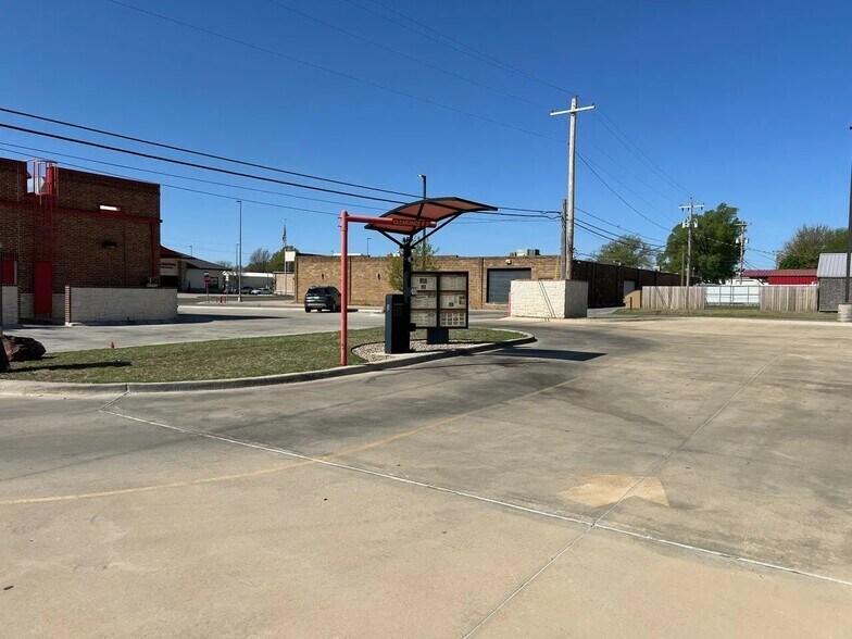 1415 W 3rd St, Elk City, OK à louer - Photo de l’immeuble – Image 3 sur 6