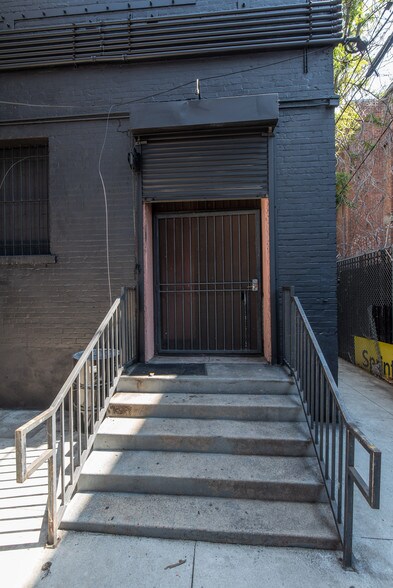 2228-2232 E Cesar E Chavez Ave, Los Angeles, CA à louer - Photo de l’immeuble – Image 3 sur 24