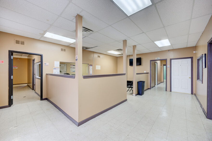 19953 Conant St, Detroit, MI à vendre - Photo de l’immeuble – Image 3 sur 35