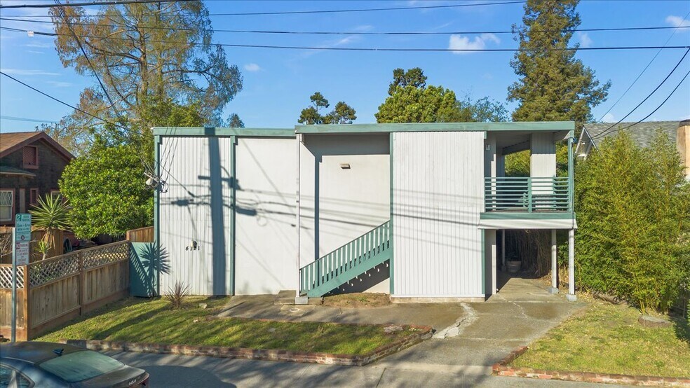 4121 Opal St, Oakland, CA à vendre - Photo de l’immeuble – Image 2 sur 15