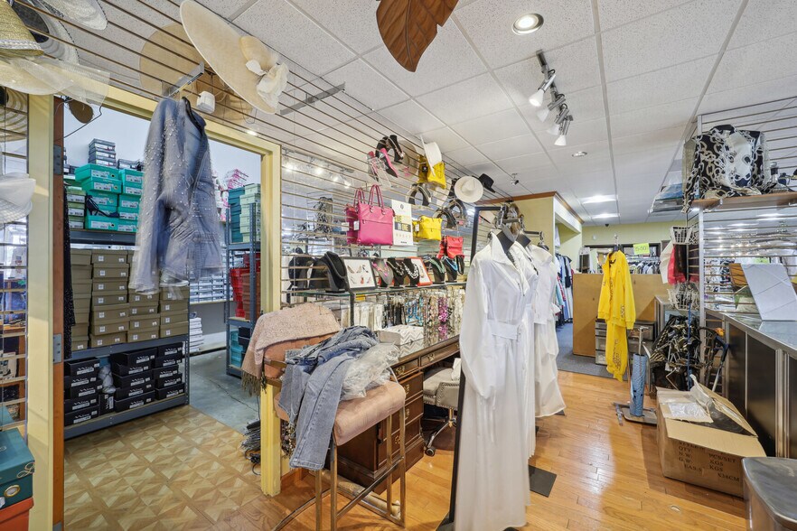 5061 Allentown Rd, Suitland, MD à vendre - Photo intérieure – Image 3 sur 50