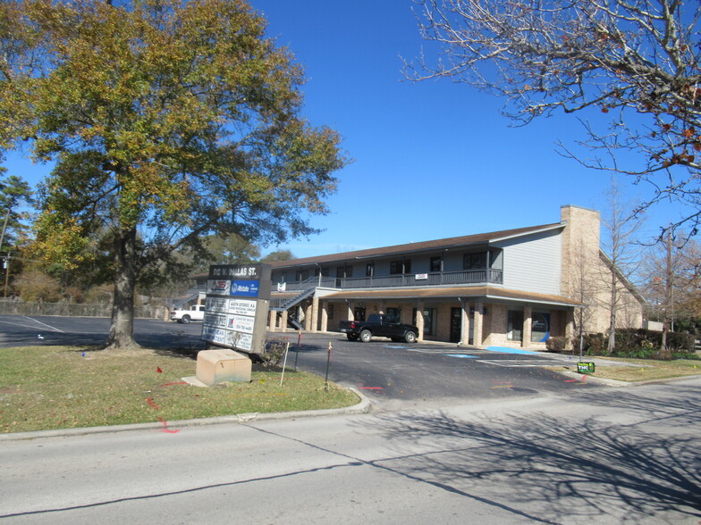 812 W Dallas St, Conroe, TX à louer - Photo de l’immeuble – Image 3 sur 6