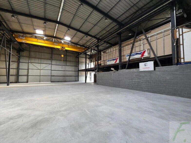Industriel/Logistique dans Lumbin à vendre - Photo intérieure – Image 3 sur 8
