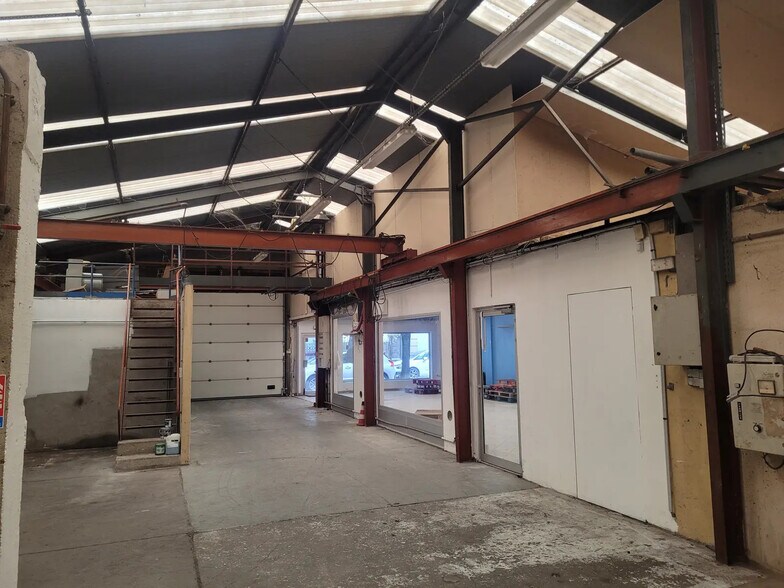 Bureau dans Issy-les-Moulineaux à vendre - Photo de l’immeuble – Image 1 sur 7