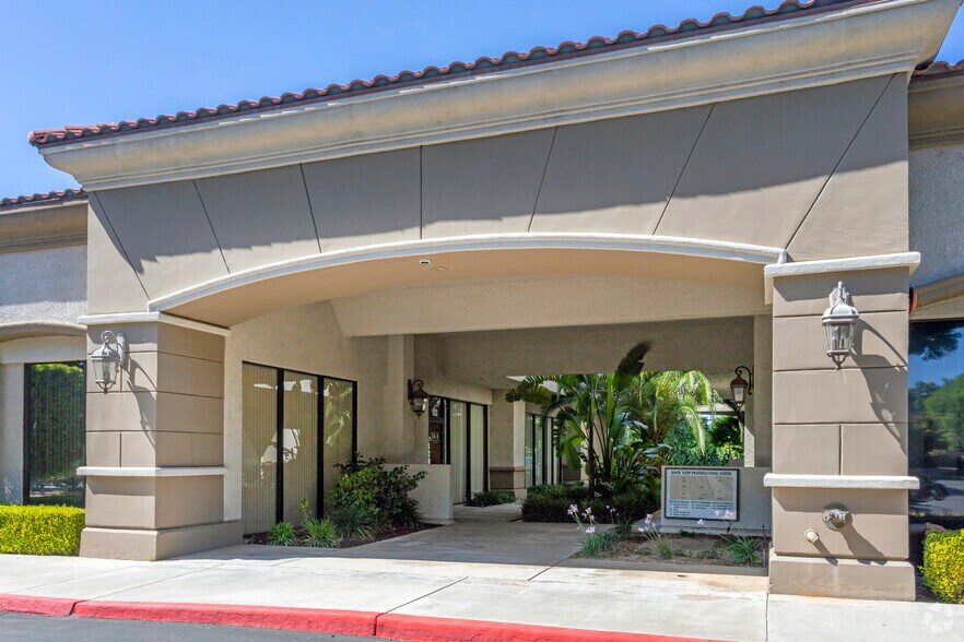 9477 N Fort Washington Rd, Fresno, CA à louer - Photo de l’immeuble – Image 3 sur 6