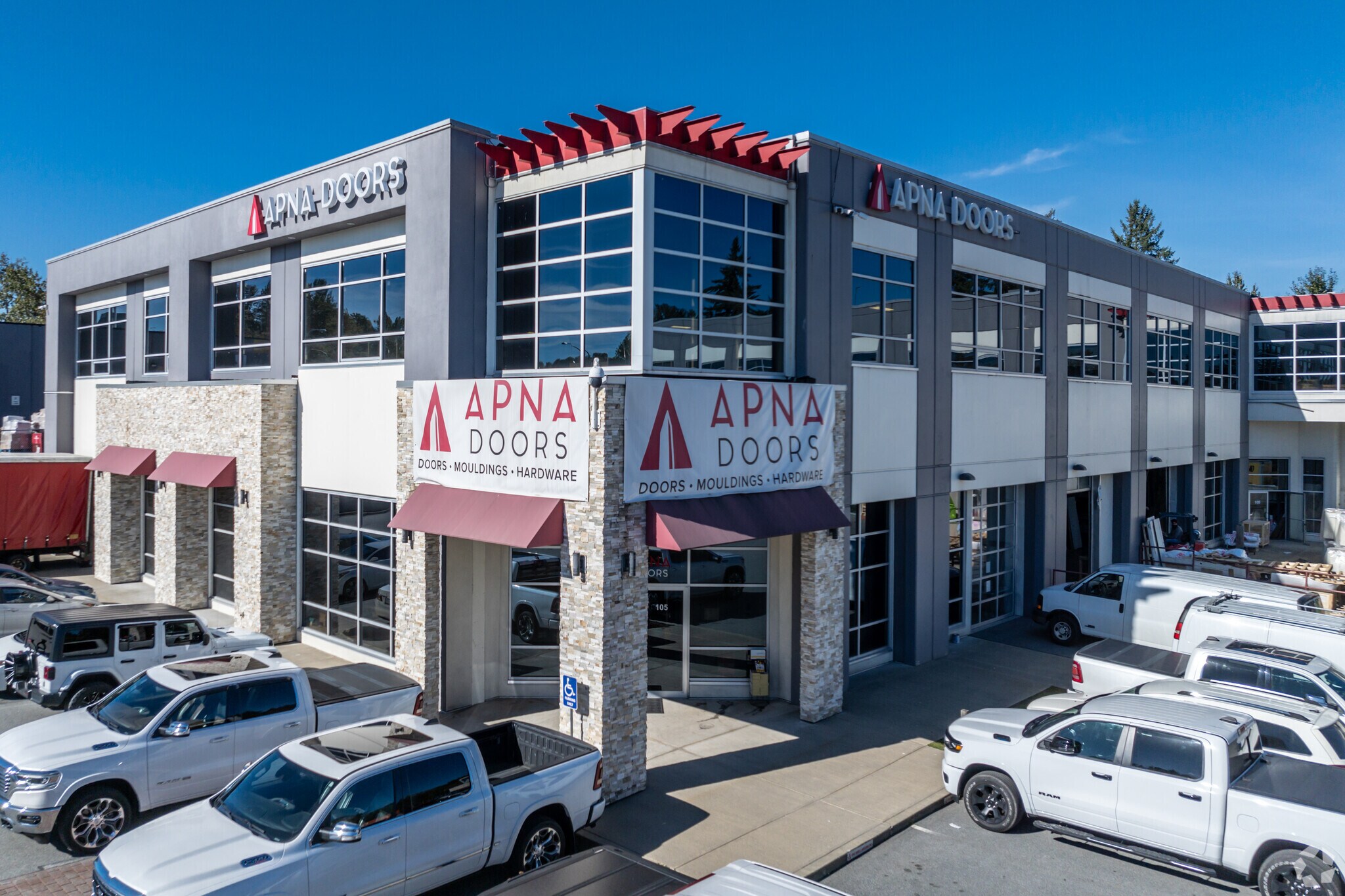 8433 132 St, Surrey, BC à louer Photo principale– Image 1 sur 5