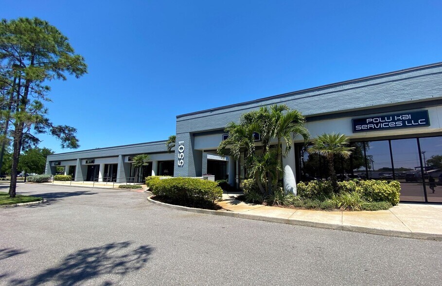 5553 W Waters Ave, Tampa, FL à louer - Photo de l’immeuble – Image 2 sur 15