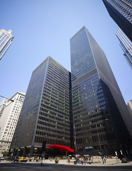 225 N Michigan Ave, Chicago, IL à louer - Photo de l’immeuble – Image 2 sur 17