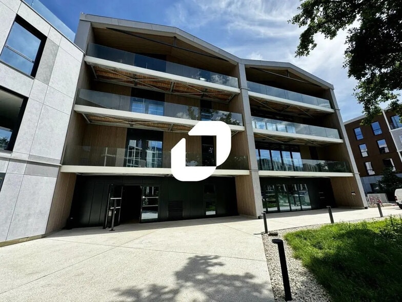 22 Chemin Du Vieux Chêne, Meylan à louer - Photo de l’immeuble – Image 3 sur 11