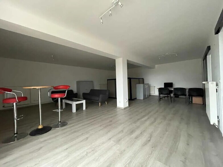 Bureau dans Bresles à louer - Photo de l’immeuble – Image 2 sur 4