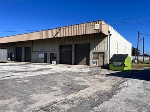 6127-6157 Cyril Ave, Orlando, FL à louer Photo intérieure– Image 2 sur 3