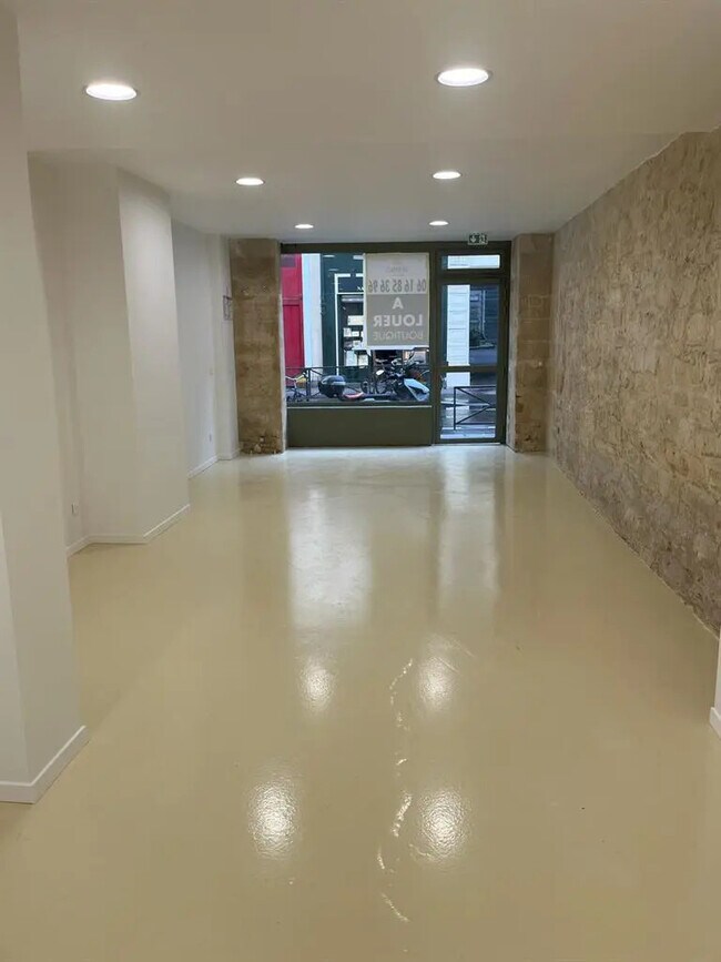 Plus de détails pour Local commercial à louer