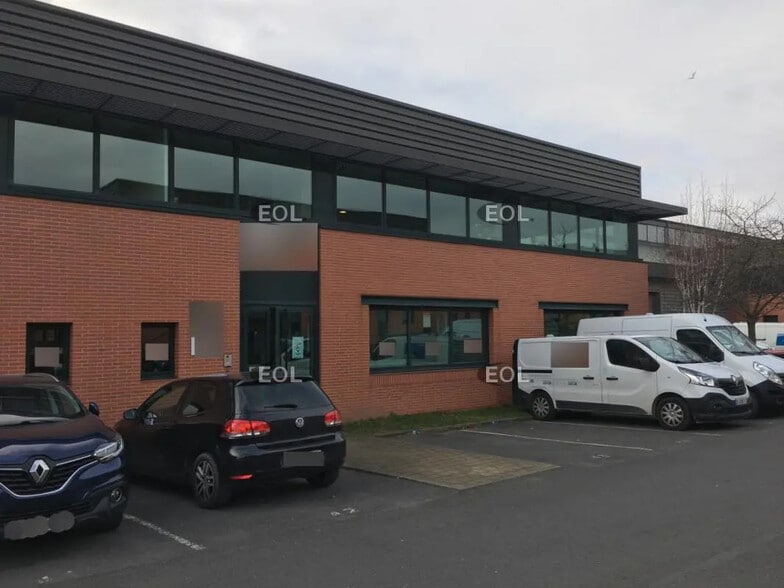 Local d’activités dans Saint-Denis à louer - Photo de l’immeuble – Image 3 sur 7