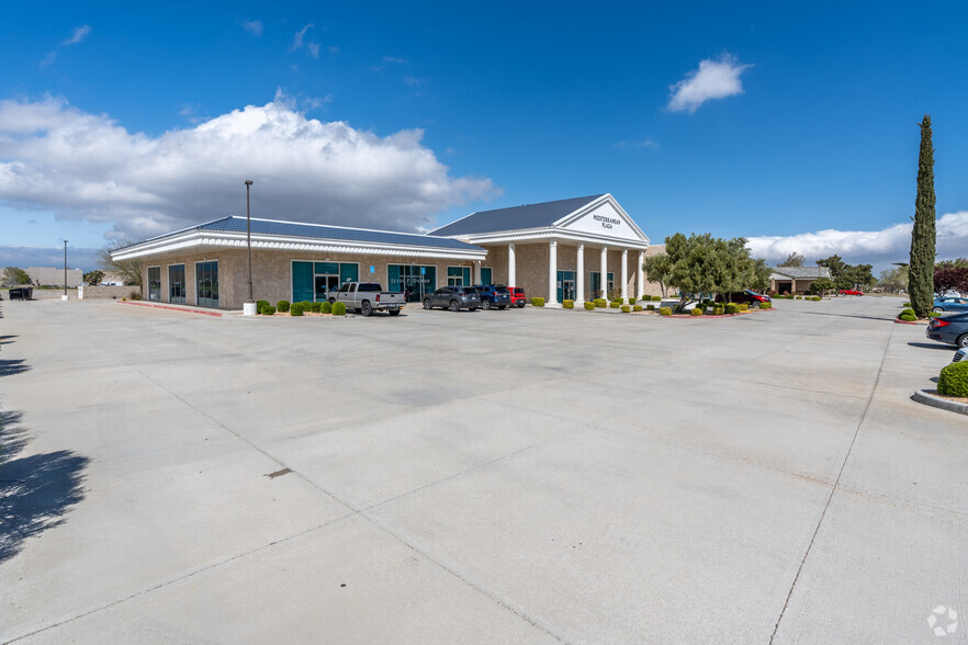 42455 10th St W, Lancaster, CA à louer - Photo de l’immeuble – Image 2 sur 7