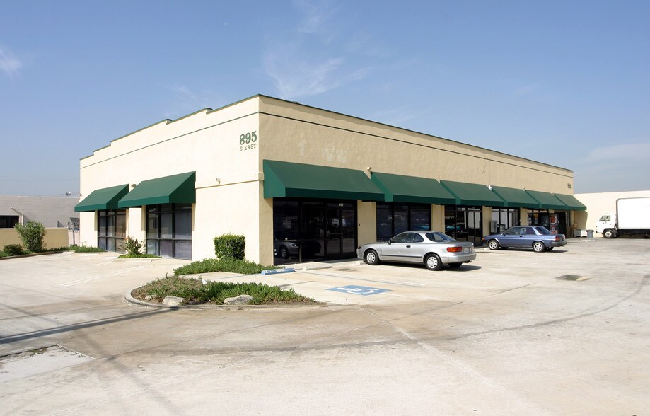 895 S East St, Anaheim, CA à louer - Photo de l’immeuble – Image 2 sur 17