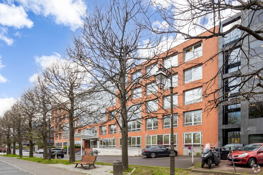 Bureau dans Suresnes à louer - Photo de l’immeuble – Image 3 sur 8