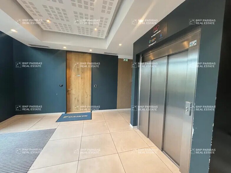 393 Rue Du Général De Gaulle, Marcq-en-Baroeul à louer - Photo de l’immeuble – Image 3 sur 16
