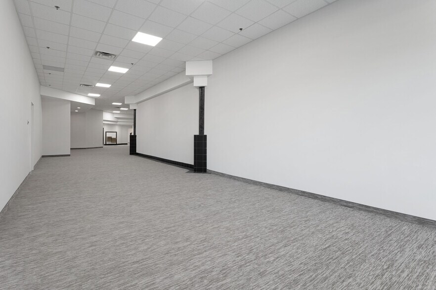 550-570 Freeport Ave, Elk River, MN à louer - Photo de l’immeuble – Image 3 sur 12