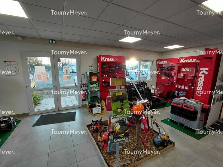 Local d'activités dans Châteaubourg à vendre - Photo de l’immeuble – Image 3 sur 6