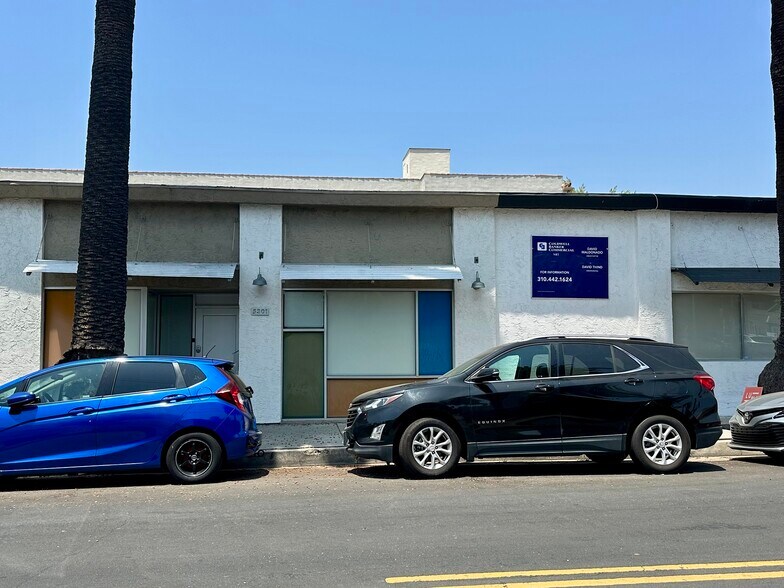 5301 Rosewood Ave, Los Angeles, CA à louer - Photo de l’immeuble – Image 3 sur 21