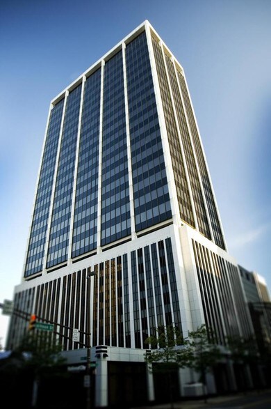 110 W Berry St, Fort Wayne, IN à louer - Photo de l’immeuble – Image 3 sur 24