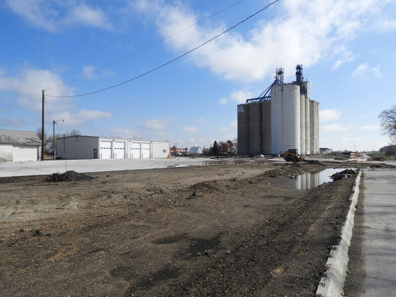 101 Lincoln St NE, Bondurant, IA à louer - Photo de l’immeuble – Image 2 sur 17