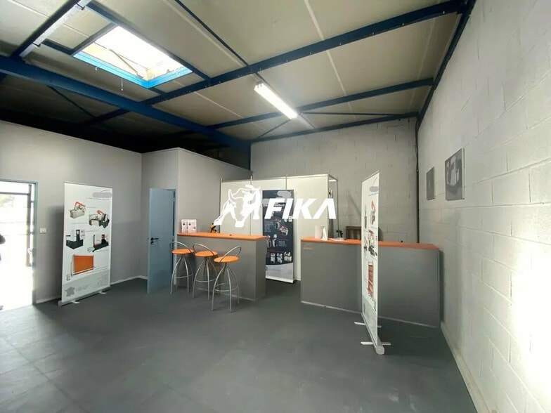 Local d’activités dans L'Union à louer - Photo de l’immeuble – Image 3 sur 8