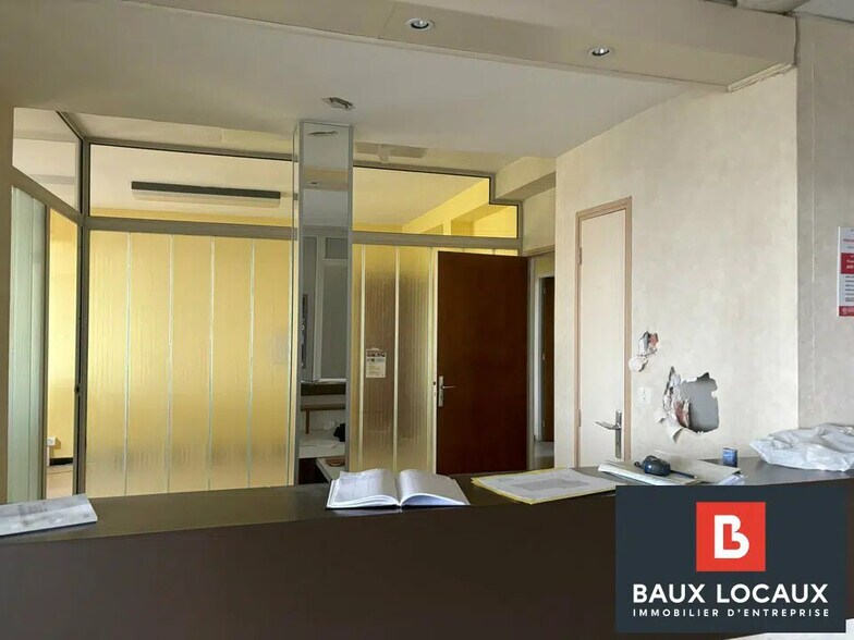 Bureau dans Châteaurenard à louer - Photo de l’immeuble – Image 2 sur 12