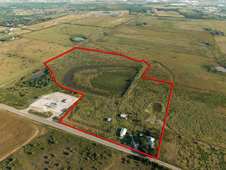 550 Beback Inn Rd, San Marcos, TX à vendre - Photo de l’immeuble – Image 2 sur 17