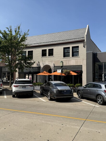 237 N Old Woodward Ave, Birmingham, MI à louer - Photo de l’immeuble – Image 1 sur 6