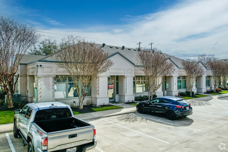 Southlake/Grapevine Office Portfolio portefeuille de 12 biens à vendre sur LoopNet.fr - Photo principale – Image 2 sur 12