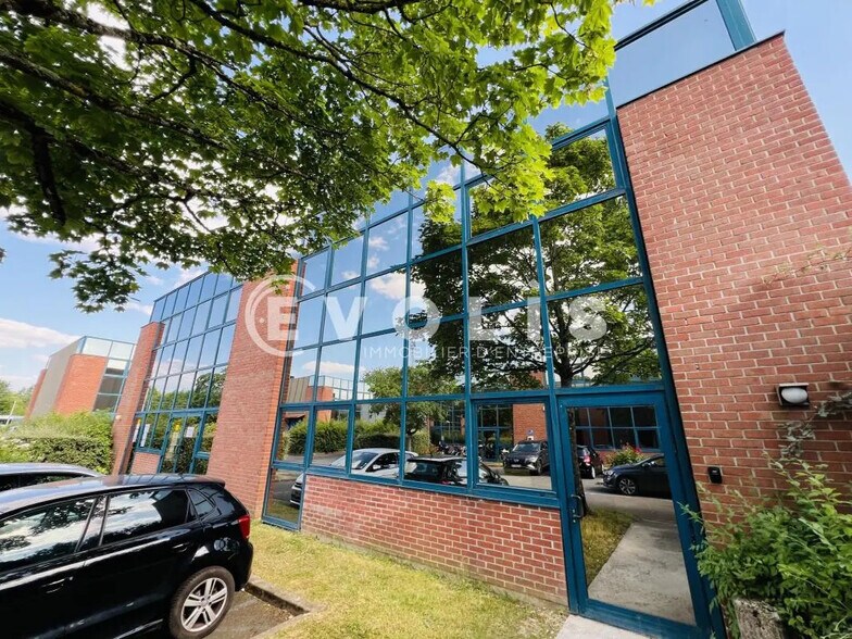 Bureau dans Savigny-le-Temple à louer - Photo de l’immeuble – Image 2 sur 11