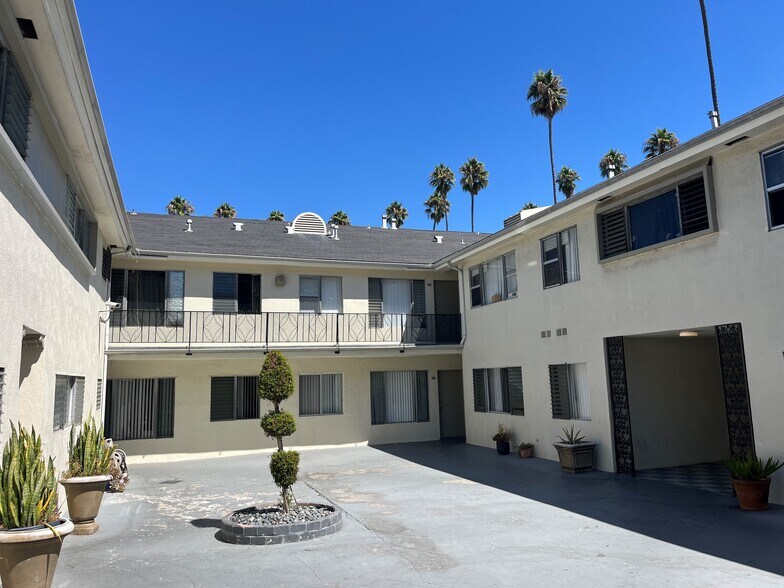 411 & 425 S Alexandria ave, Los Angeles, CA à vendre - Photo de l’immeuble – Image 3 sur 9
