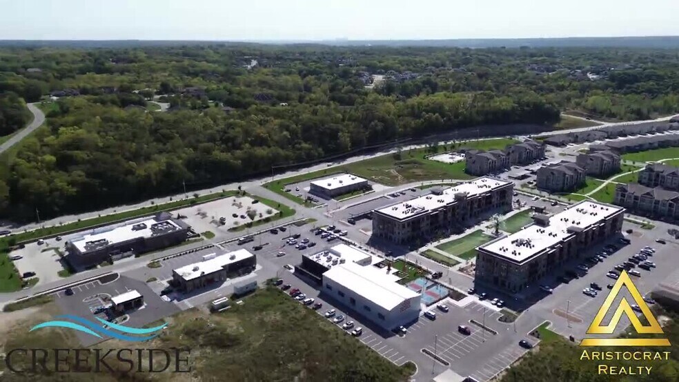 15325 Old Town Dr, Parkville, MO à louer - Vidéo sur l’annonce professionnelle – Image 2 sur 24