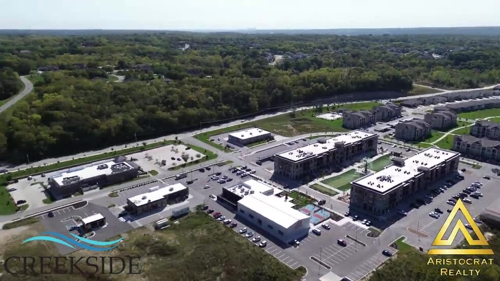 15325 Old Town Dr, Parkville, MO à louer - Vidéo sur l’annonce professionnelle – Image 2 sur 25