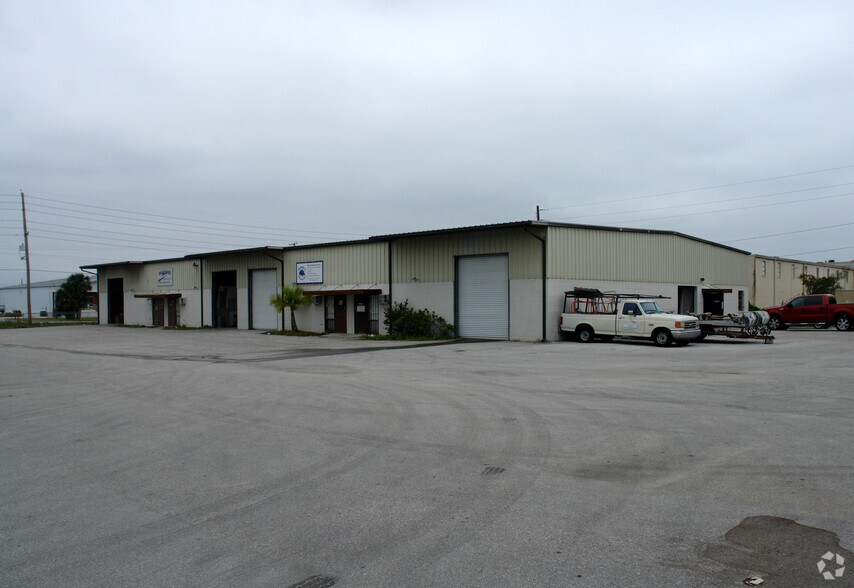 2669-2681 Mercy Dr, Orlando, FL à louer - Photo principale – Image 1 sur 4