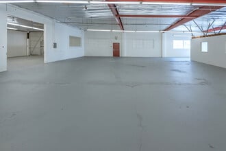 1720 E Holly Ave, El Segundo, CA à louer Photo de l’immeuble– Image 1 sur 3
