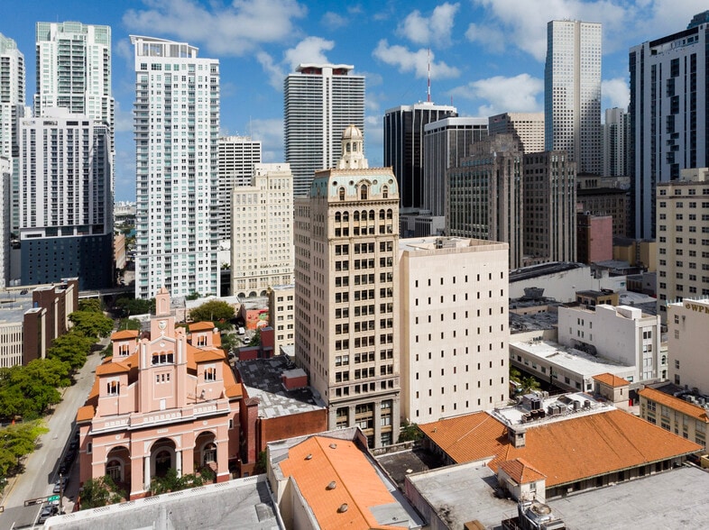 117 NE 1st Ave, Miami, FL à louer - Photo de l’immeuble – Image 3 sur 20