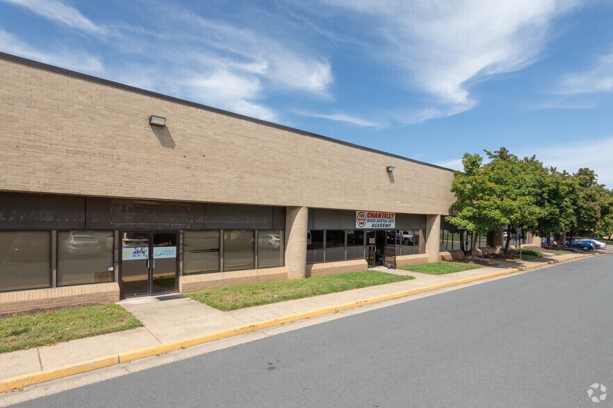 4124 Walney Rd, Chantilly, VA à louer - Photo de l’immeuble – Image 3 sur 7