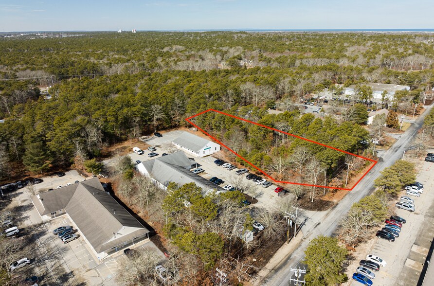 83 Ansel Hallet Rd, W Yarmouth, MA à vendre - Photo principale – Image 1 sur 3