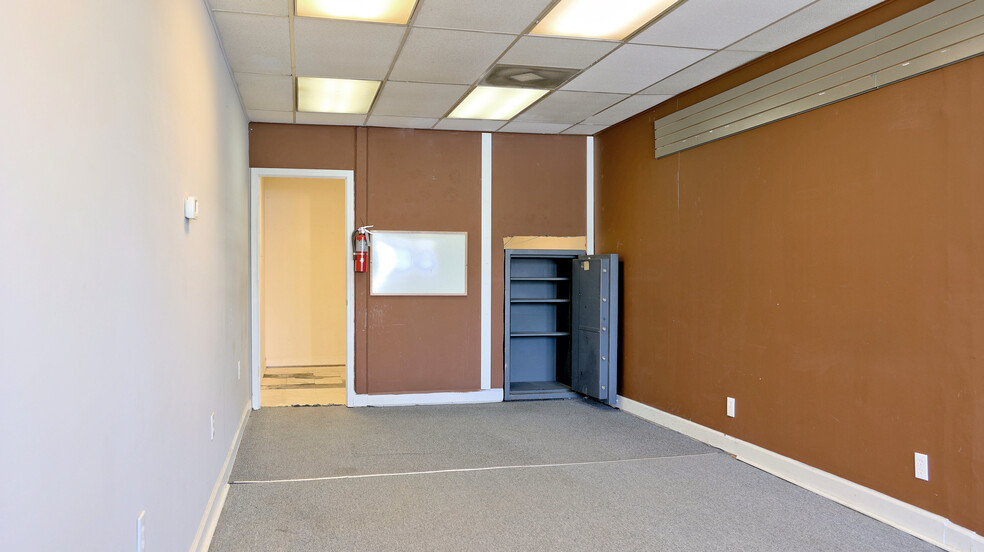 1087 E Main St, Radford, VA à vendre - Photo de l’immeuble – Image 3 sur 10