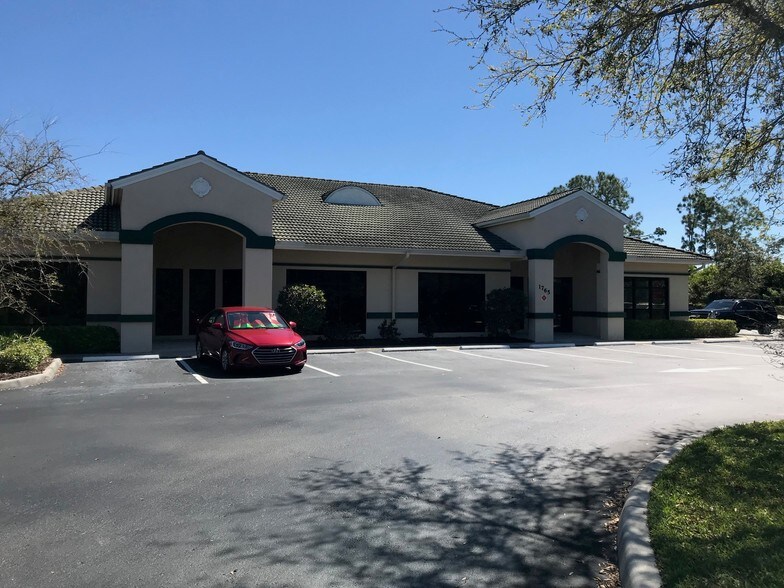 6400 Davis Blvd, Naples, FL à louer - Photo de l’immeuble – Image 3 sur 9