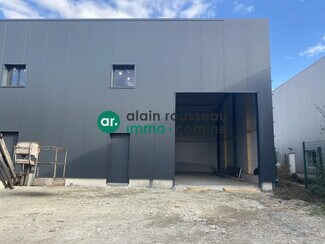 Plus de détails pour Local d'activités à louer