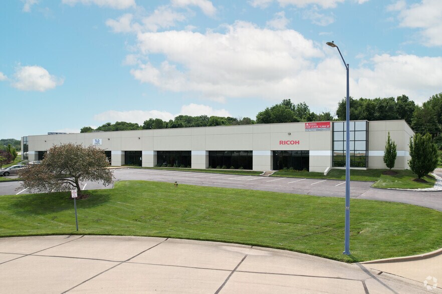 951-961 Harmsted Ct, Saint Charles, MO à louer - Photo de l’immeuble – Image 1 sur 5