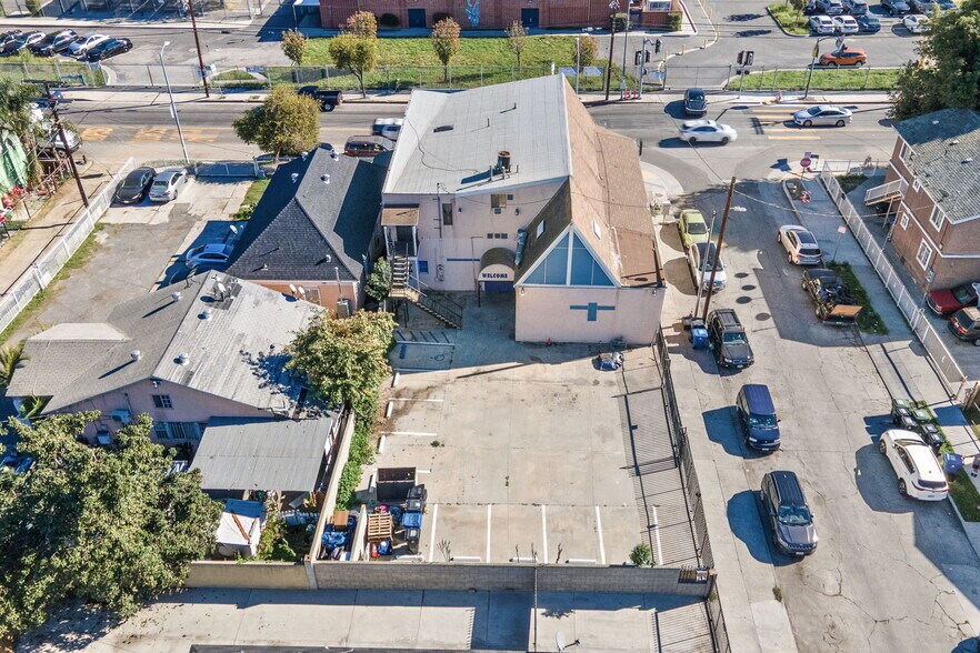 10527 Compton Ave, Los Angeles, CA à vendre - Photo principale – Image 2 sur 33