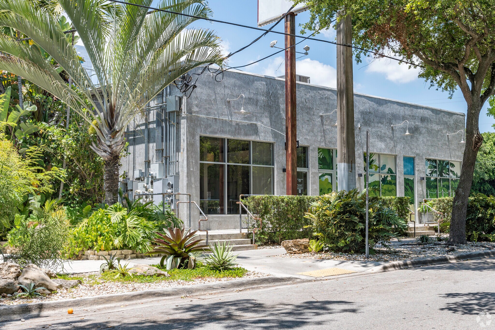 5582 NE 4th Ct, Miami, FL à louer Photo de l’immeuble– Image 1 sur 5