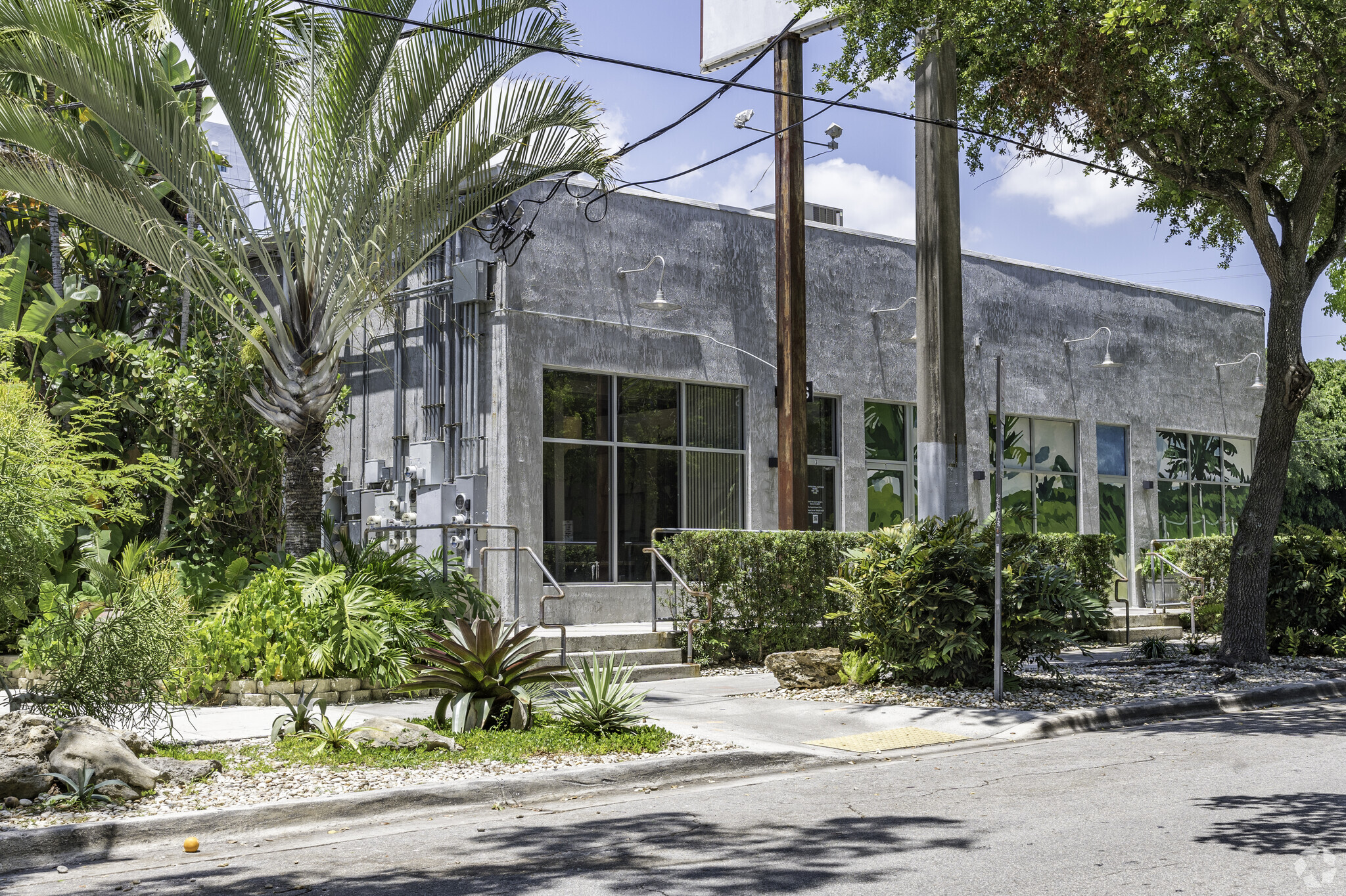 5582 NE 4th Ct, Miami, FL à louer Photo principale– Image 1 sur 4